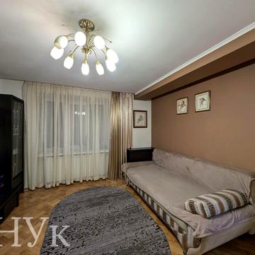 Лозовецька вул., 4