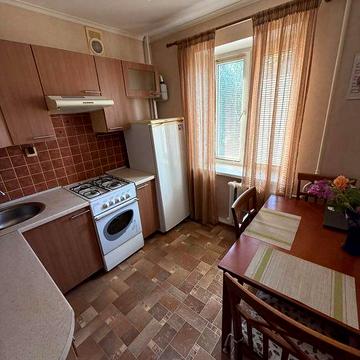 Здам 2к квартиру родині, центр міста, є все
