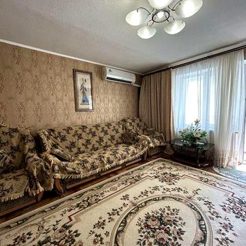 Продам трикімнатну на Бородинському