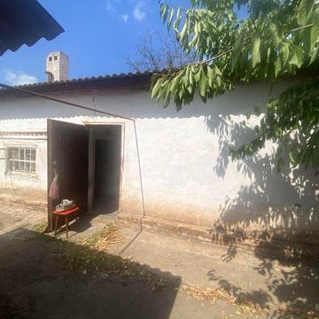 Продам  будинок з великою ділянкою по вул.Вершиніна