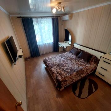Космонавтів вул., 146б