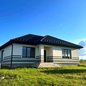 Будинок мрії поруч з озером чекає на тебе