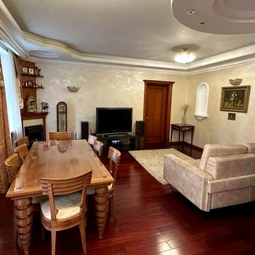 Велика Васильківська вул. (Червоноармійська), 71