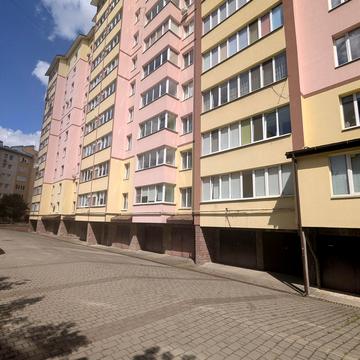 Тролейбусна вул., 24