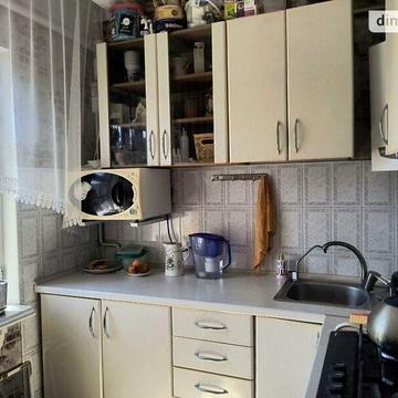 Продаж 3к Квартира Решата Аметова (Романа Кармена) вулиця