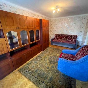 1-кв пр-кт Каденюка 15, метро Дарница та Чениговска, Дарницка пл
