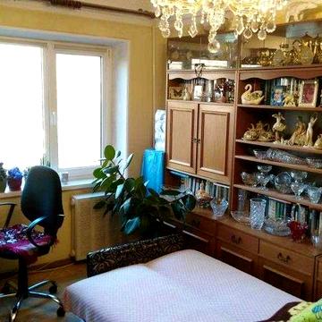 Продам 3кв. біля метро Дарниця по вул. Соловяненка 11