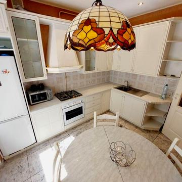 Кловський узвіз, 15