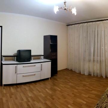 Академіка Сахарова вул., 42