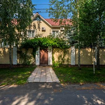 Зоряна вул., 8