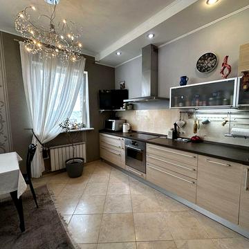 Володимира Івасюка,12 Ж чудова 3-Кімнатна Облонська Набережна Липки