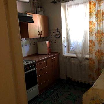 Продам дешево трехкомнатную квартиру в центре