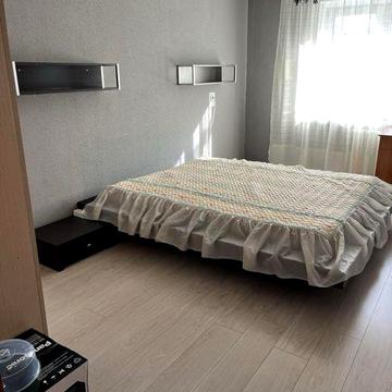 Оренда квартира 2 кім. Позняки Київ, Пчілки 2б. метраж 66 м.