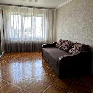 Продаж 3 кімнатної  квартири Ризька 14