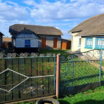 Будинок 80 м² з ділянкою 30 соток у селі Целіїв, житловий стан, недоро