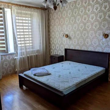 Миколи Бажана просп., 12