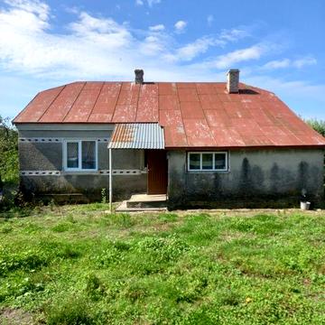 Продається житловий будинок із земельною ділянкою