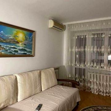 Здам двокімнатну квартиру для пари, Київський майдан
