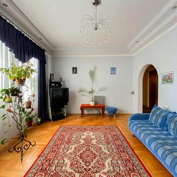 Олександра Валенти вул., 6