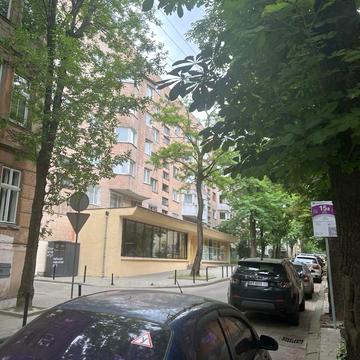 Сергія Єфремова вул., 35