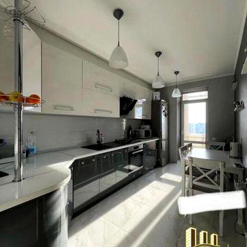 Продаж / Квартира / Богдана Хмельницького, Зубра