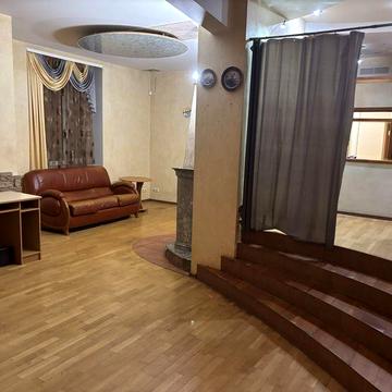 Большая трехкомнатная квартира, Центр срочно