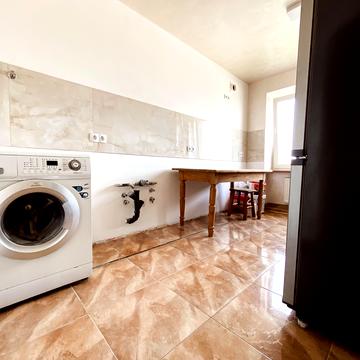Соборності просп., 33