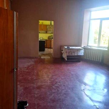 Пропонується  5-кімнатна квартира в історичному  центрі