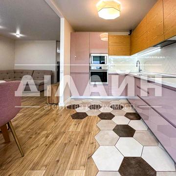 Без коммисии % 3х комн  с панорамным балконом в центре города