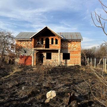 Продаю затишний та просторий будинок в селищі Оброшине