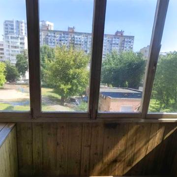 Тростянецька вул., 8