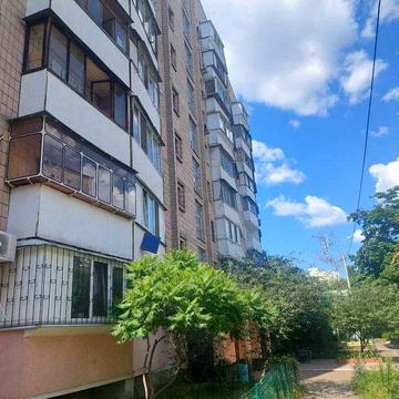 Продається 1 кімнатна квартира по вул. Бажана 9-В