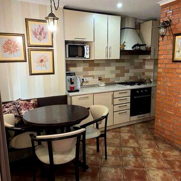 Район Центр.Продаж двоповерхової квартири