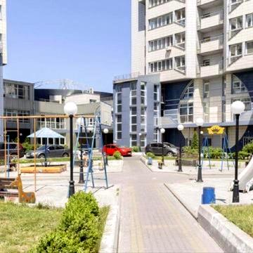 Вадима Гетьмана вул., 1-Б