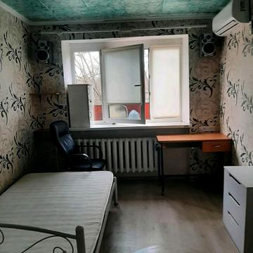 Космонавтів вул., 68