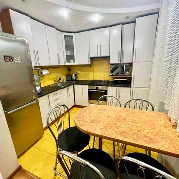 Оренда 3 кімнатної квартири по вул. Сонячна