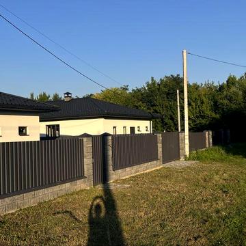 Будинок на три окремі кімнати та 8 соток землі кухня 46 кв.м