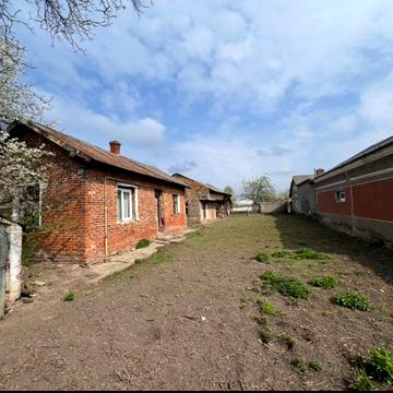 Будинок 15км від м.Львів з великою територією