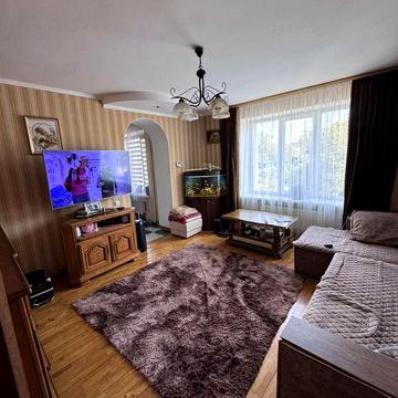 Продаж квартири в центрі, паркова зона