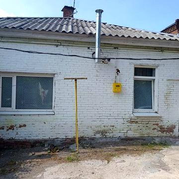 Продам частину будинку в загальному дворі