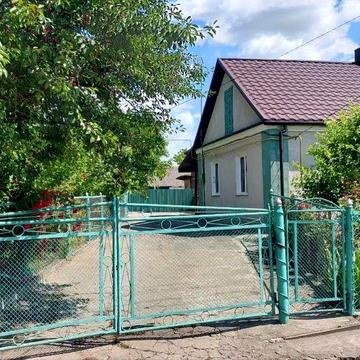 Будинок/господарство в селі Грозів