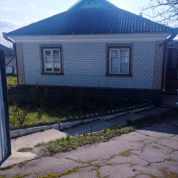 Будинок в пригороді