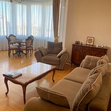 Продаж. Без% Вул. Молдовська, 2, м.Шулявська, простора 2 к.кв. 95 кв.м