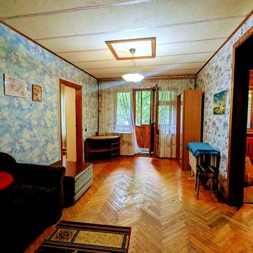 Вацлава Гавела 85, 2 кв. сумісні хода в гарному стані