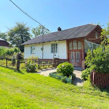 Продається деревяний будинок  в с. Угільна вул.Грушевського.