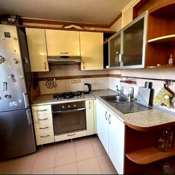 Срочно продам 2х комн кв пр Байрона 2/5 с ремонтом, меб, техн.