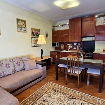 Митрофана Довнар-Запольського вул., 4