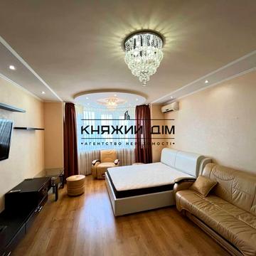 Срібнокільська вул., 1