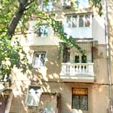 великогабаритна сталінка 3 кімн кв,80\52\15,1 поверх,сквер Серце Міста