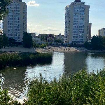 Продаж 2к квартири 75 кв. м на просп. Володимира Івасюка 43Г